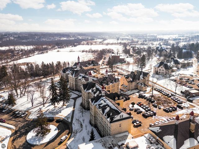 800 Cottageview Drive # 403, Traverse City, MI 49684