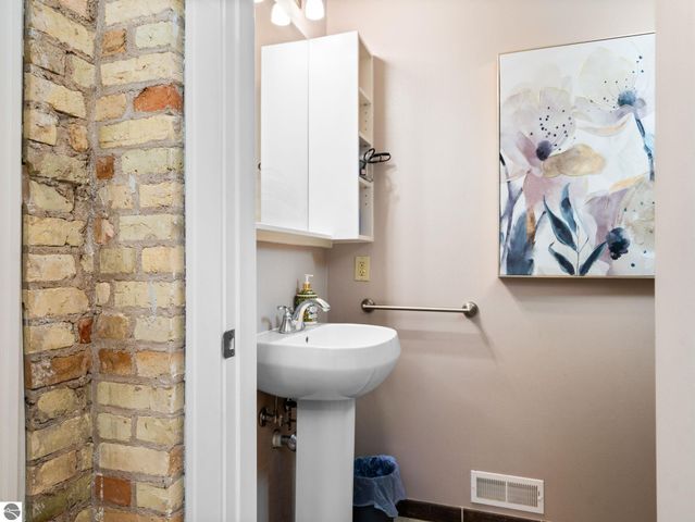 800 Cottageview Drive # 403, Traverse City, MI 49684