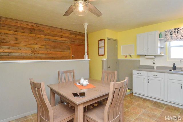 1865 Violet Drive, Florissant, MO 63031