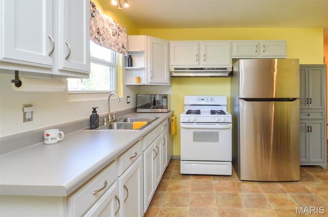 1865 Violet Drive, Florissant, MO 63031
