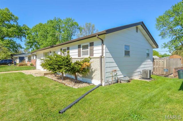 1865 Violet Drive, Florissant, MO 63031
