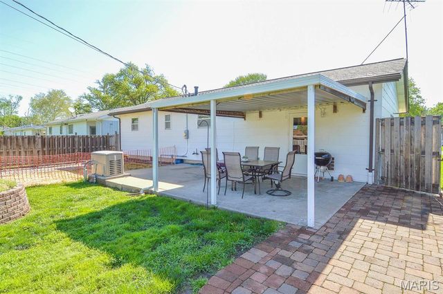 1865 Violet Drive, Florissant, MO 63031