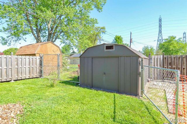 1865 Violet Drive, Florissant, MO 63031