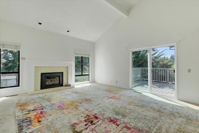 233 Woodside Ct, Grass Valley, CA 95945