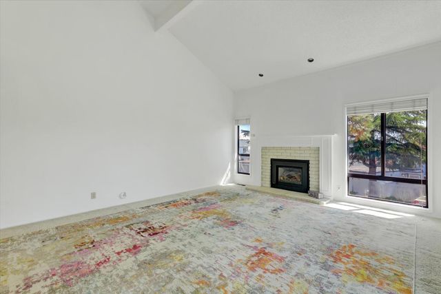 233 Woodside Ct, Grass Valley, CA 95945