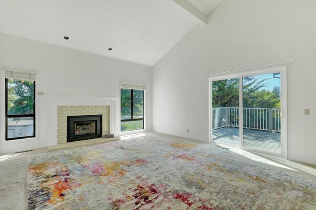 233 Woodside Ct, Grass Valley, CA 95945