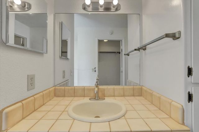 233 Woodside Ct, Grass Valley, CA 95945