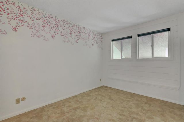 233 Woodside Ct, Grass Valley, CA 95945