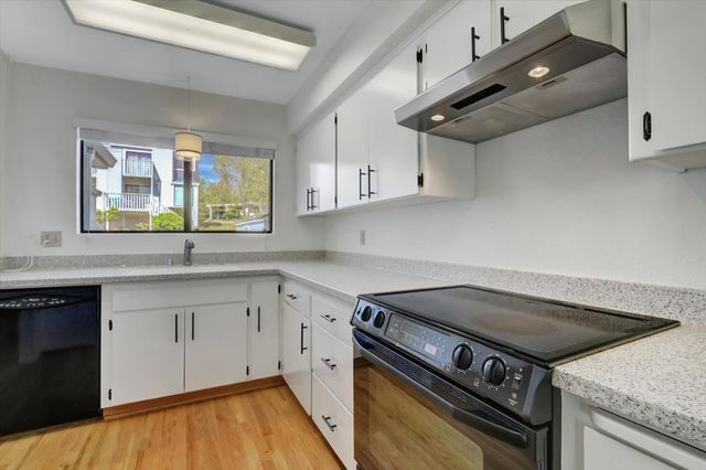 233 Woodside Ct, Grass Valley, CA 95945