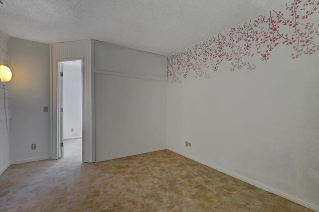 233 Woodside Ct, Grass Valley, CA 95945