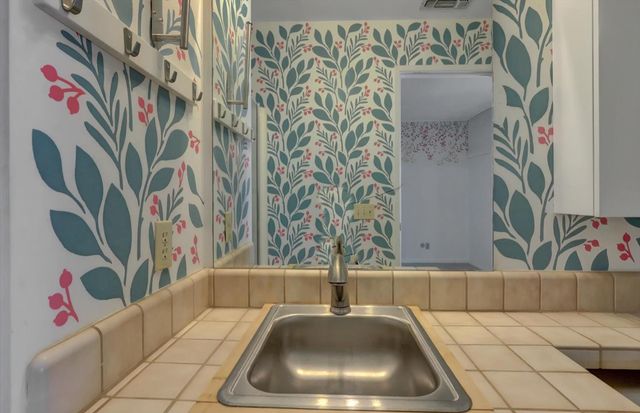 233 Woodside Ct, Grass Valley, CA 95945