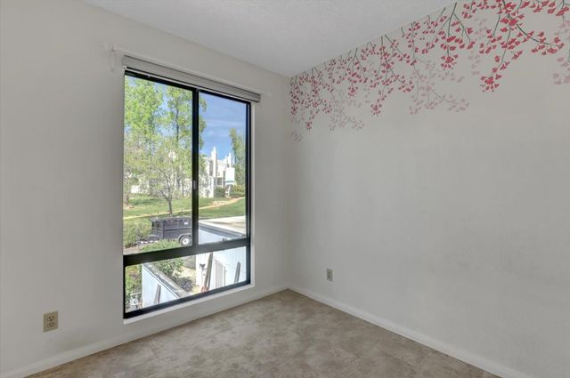 233 Woodside Ct, Grass Valley, CA 95945