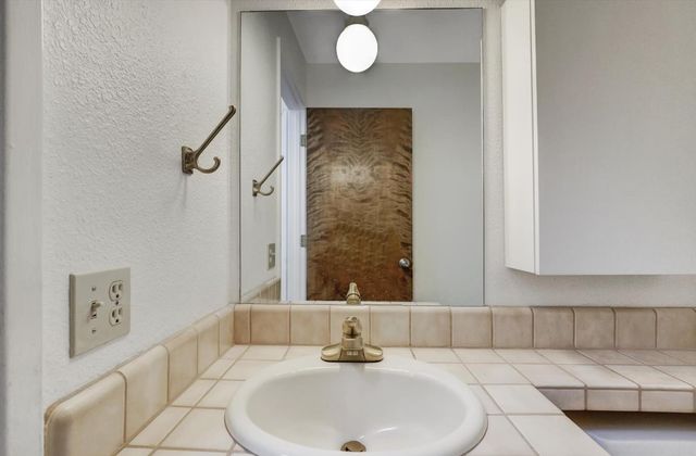 233 Woodside Ct, Grass Valley, CA 95945