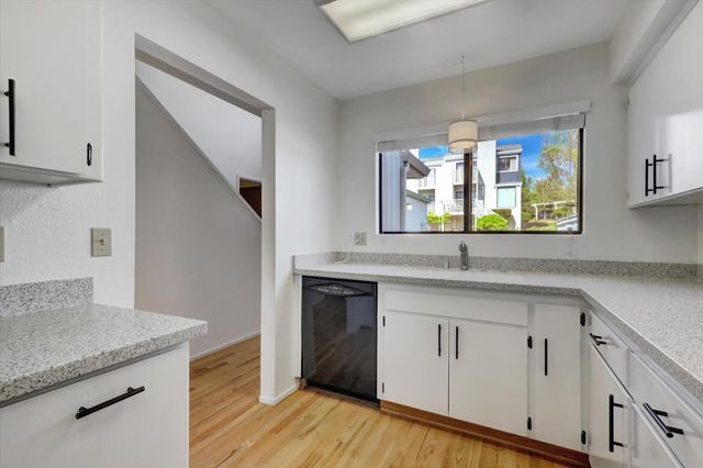 233 Woodside Ct, Grass Valley, CA 95945