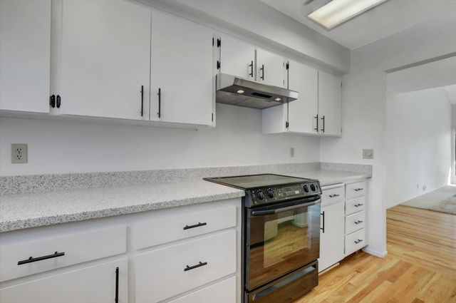 233 Woodside Ct, Grass Valley, CA 95945