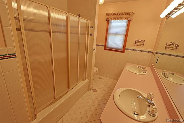 6964 Norborne Avenue, Dearborn Heights, MI 48127