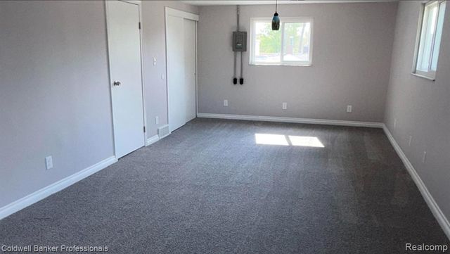 142 E Dallas Avenue, Madison Heights, MI 48071