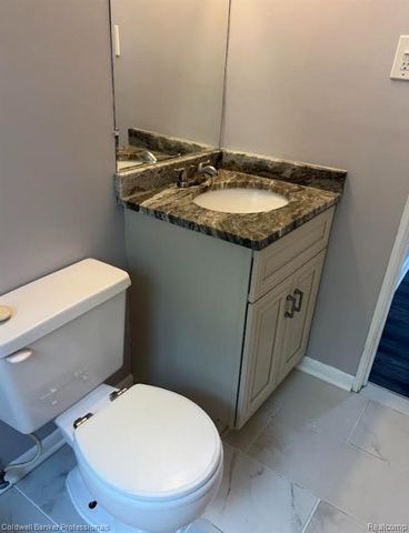 142 E Dallas Avenue, Madison Heights, MI 48071