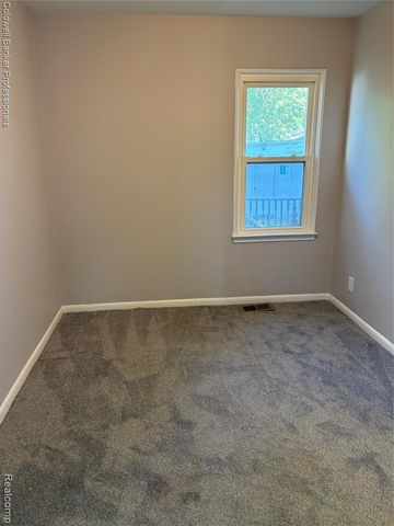 142 E Dallas Avenue, Madison Heights, MI 48071