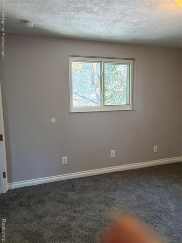 142 E Dallas Avenue, Madison Heights, MI 48071