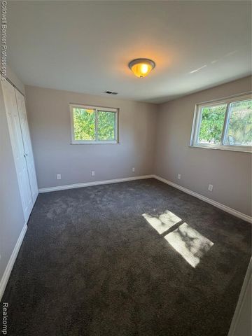 142 E Dallas Avenue, Madison Heights, MI 48071