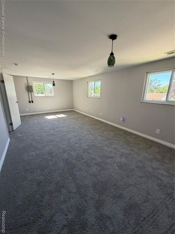 142 E Dallas Avenue, Madison Heights, MI 48071