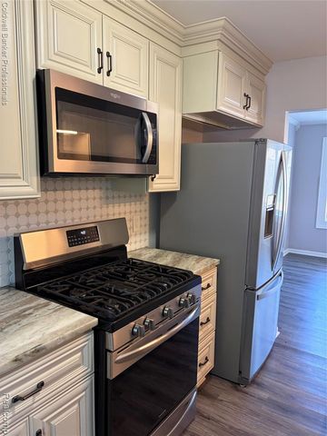 142 E Dallas Avenue, Madison Heights, MI 48071