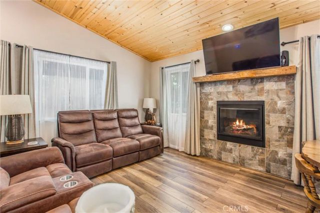 533 Sunset Lane, Sugarloaf, CA 92386