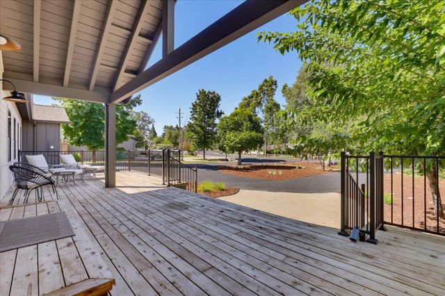12284 Lakeshore North, Auburn, CA 95602