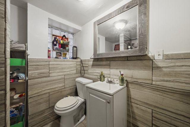 3828 S Honore Street, Chicago, IL 60609