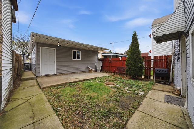 3828 S Honore Street, Chicago, IL 60609