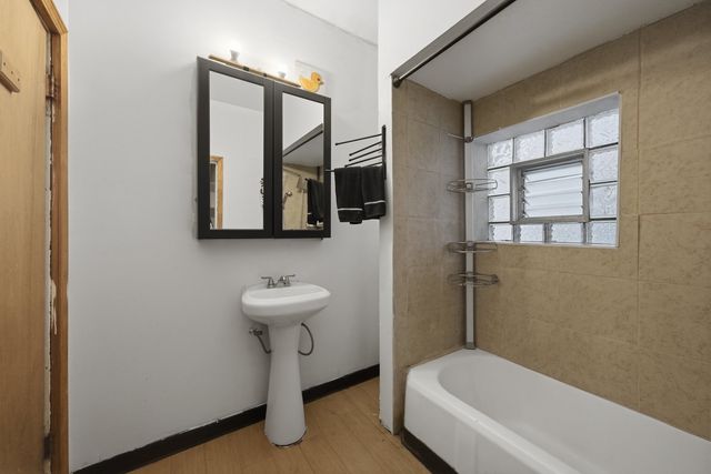 3828 S Honore Street, Chicago, IL 60609