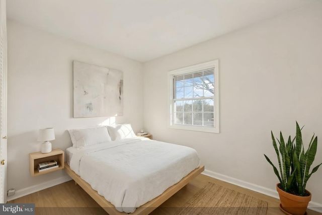 14821 HAYMARKET LN, Centreville, VA 20120