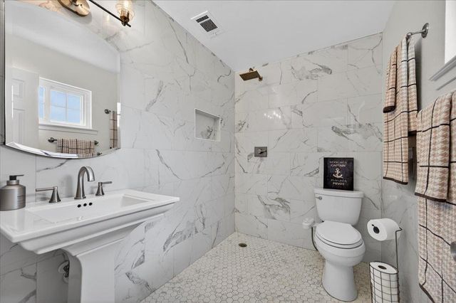 159 W Omaha Avenue, Fresno, CA 93711