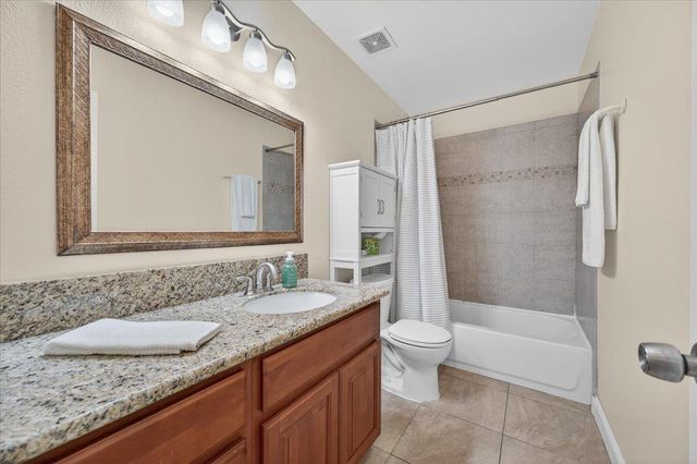 159 W Omaha Avenue, Fresno, CA 93711