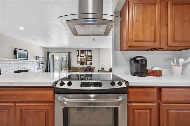 159 W Omaha Avenue, Fresno, CA 93711