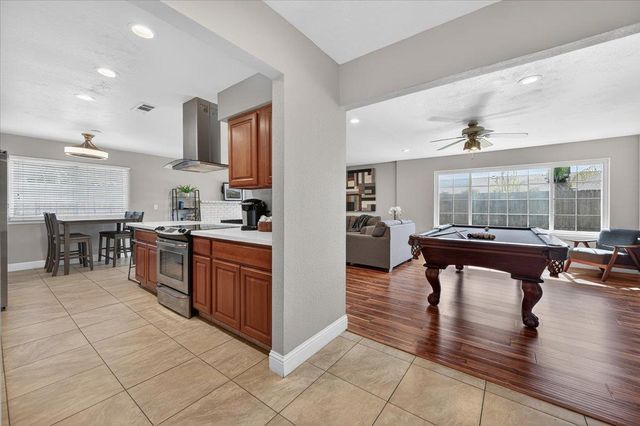 159 W Omaha Avenue, Fresno, CA 93711