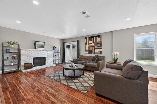 159 W Omaha Avenue, Fresno, CA 93711