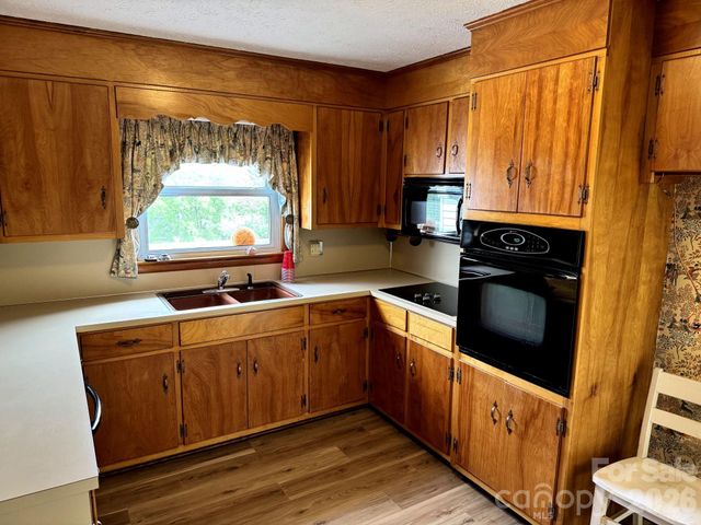 1 Clearview Street, Granite Falls, NC 28630