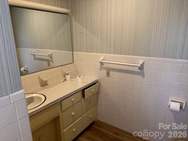 1 Clearview Street, Granite Falls, NC 28630