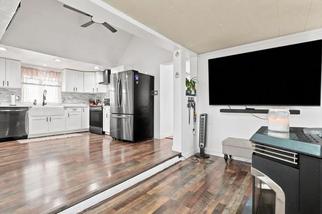 25 Orient St, Worcester, MA 01604