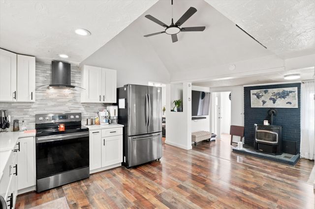 25 Orient St, Worcester, MA 01604