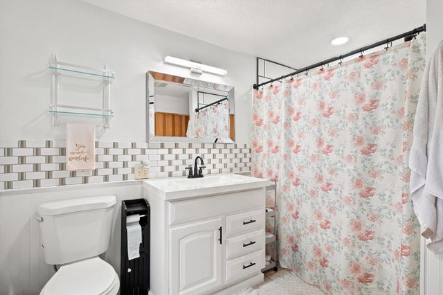 25 Orient St, Worcester, MA 01604