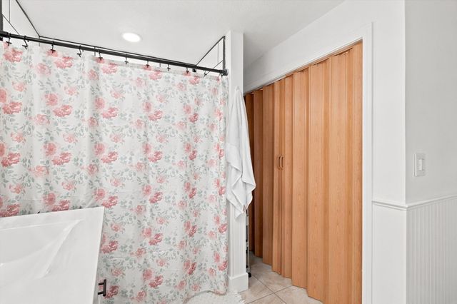 25 Orient St, Worcester, MA 01604