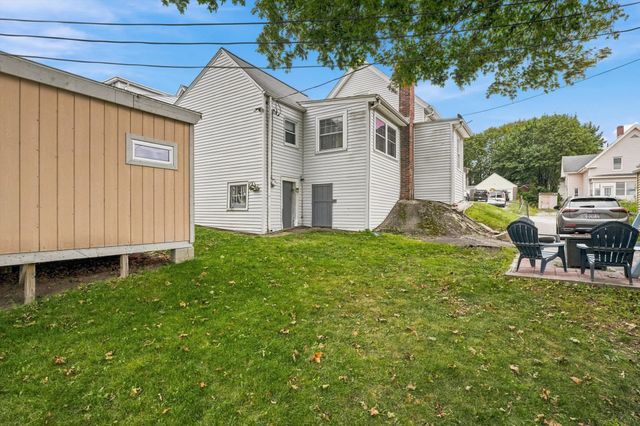 25 Orient St, Worcester, MA 01604