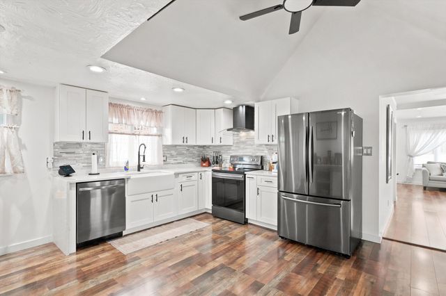 25 Orient St, Worcester, MA 01604
