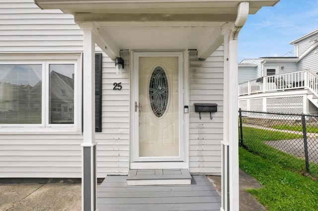 25 Orient St, Worcester, MA 01604