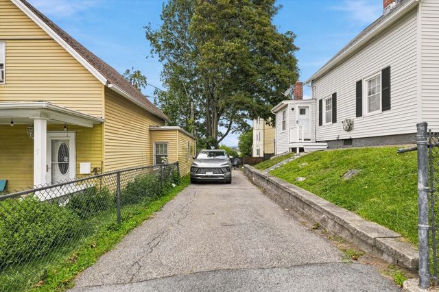 25 Orient St, Worcester, MA 01604