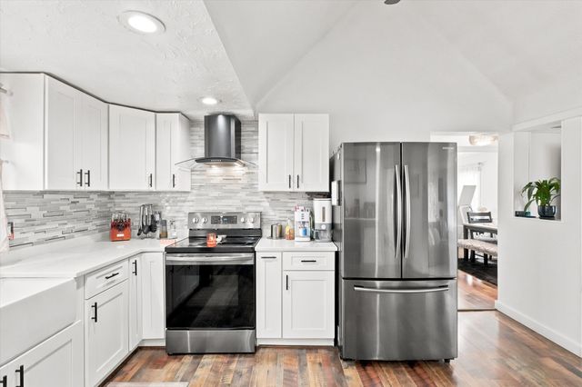 25 Orient St, Worcester, MA 01604
