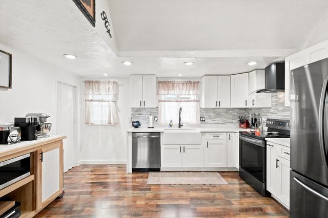 25 Orient St, Worcester, MA 01604